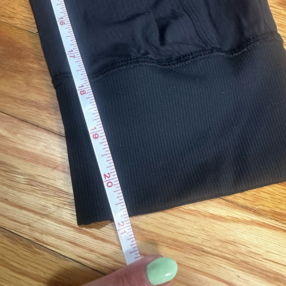 Lululemon Athletica Flux Black Cropped Joggers Dance Studio Sz 4 - Picture 4 of 6